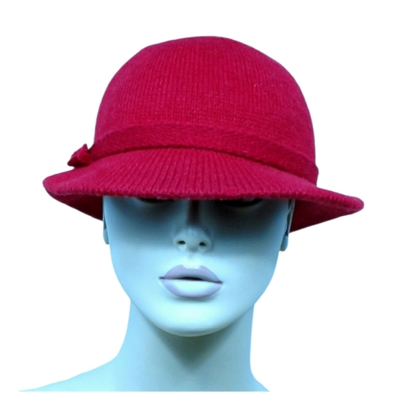 Amalgamated Clothing Accessories - AMALGAMATED CLOTHING Union knit cloche red hat